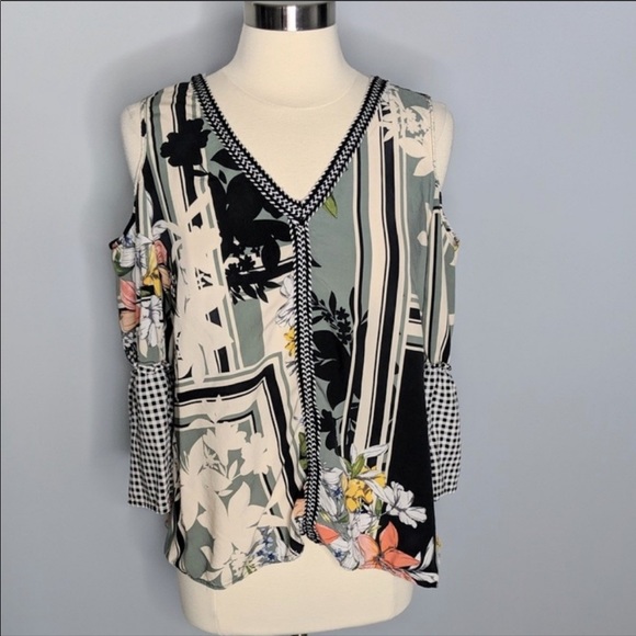 Spense V Neck gingham floral cold shoulder top - Picture 8 of 8